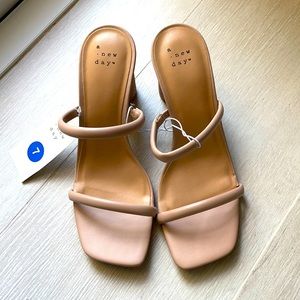 NWT Women’s Cass Heels